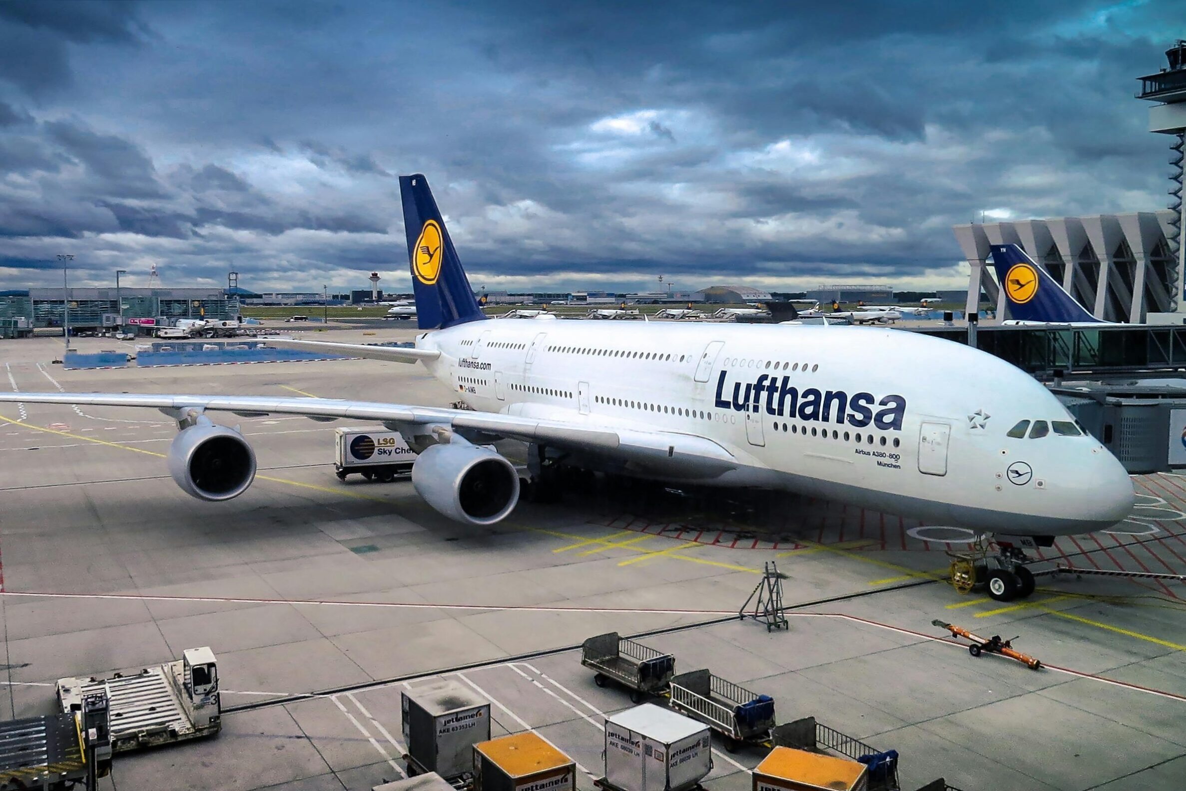 Avion Lufthansa dans un aéroport allemand pendant l'Euro 2024